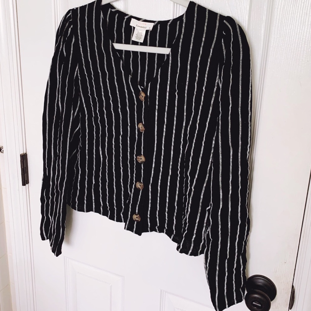 🌻Urban Romantics Striped Long Sleeve Top🌻